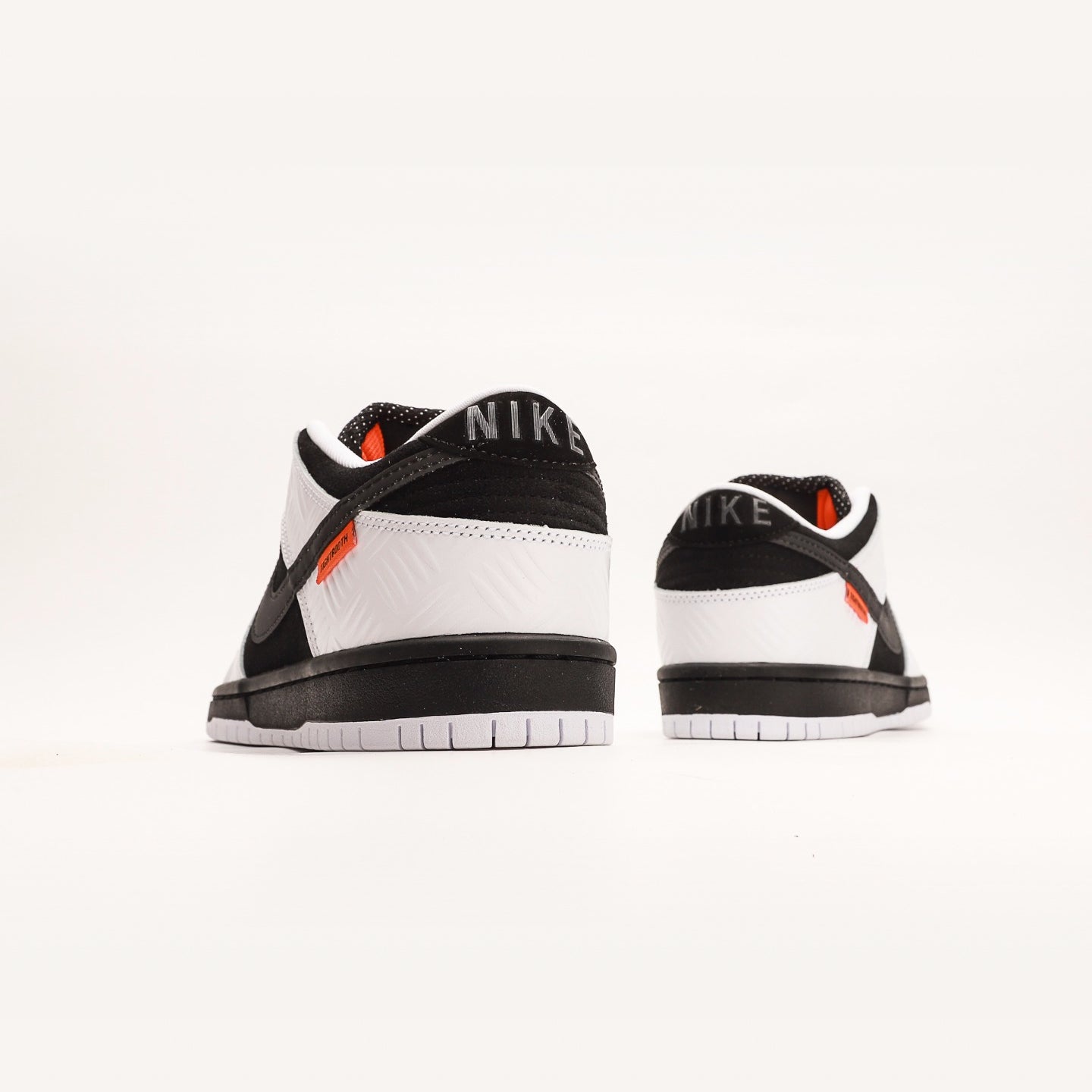 Nike SB Dunk Low TIGHTBOOTH - Urbanize Streetwear